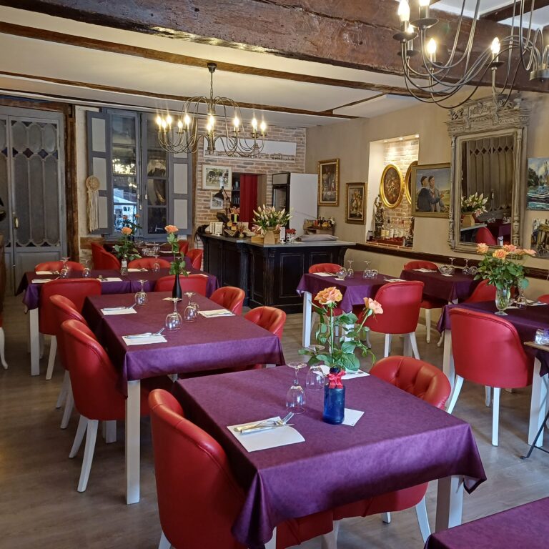 Salle-de-restaurant-Le-Bastignac1